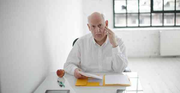 通信数据大数据红色