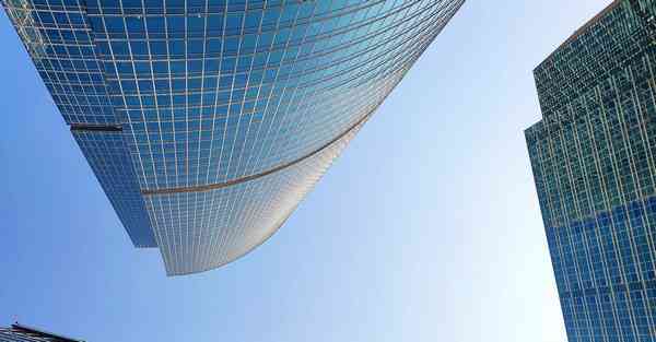 华为机器人智能行李箱：旅行新伴侣