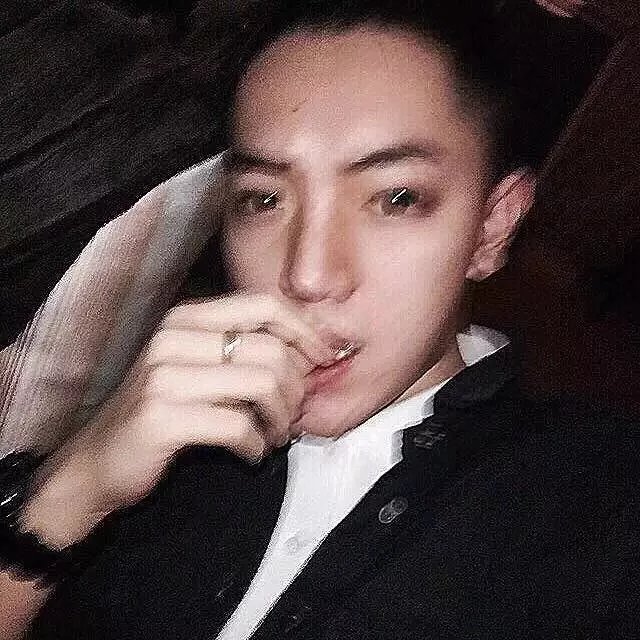 荀晶育行